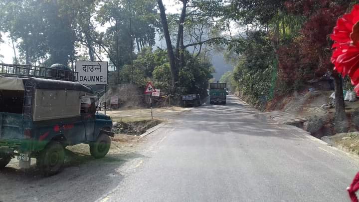 पूर्व पश्चिम राजमार्ग अन्तरगत दाउन्ने खण्डमा पहिरो, बाटो अबरुद्ध