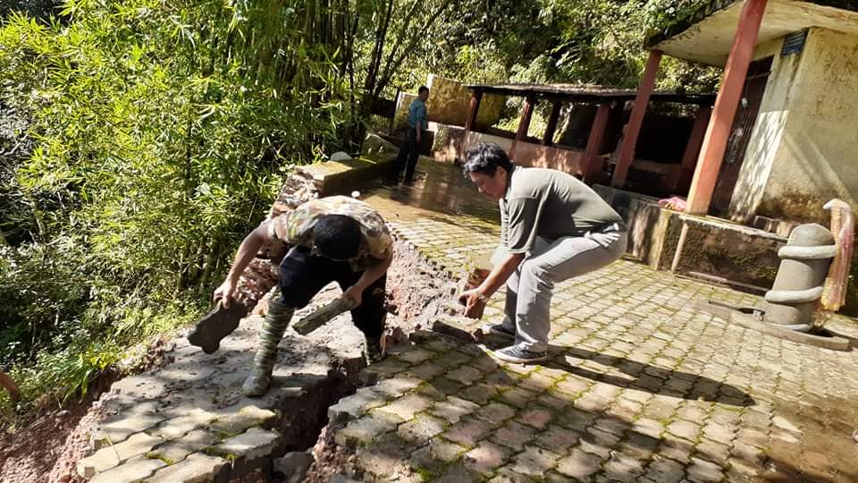 देवीनगर को विभिन्न ठाउँमा पहिरो, पहिरो लगतै अनुगमनमा जुटे जनप्रतिनिधी