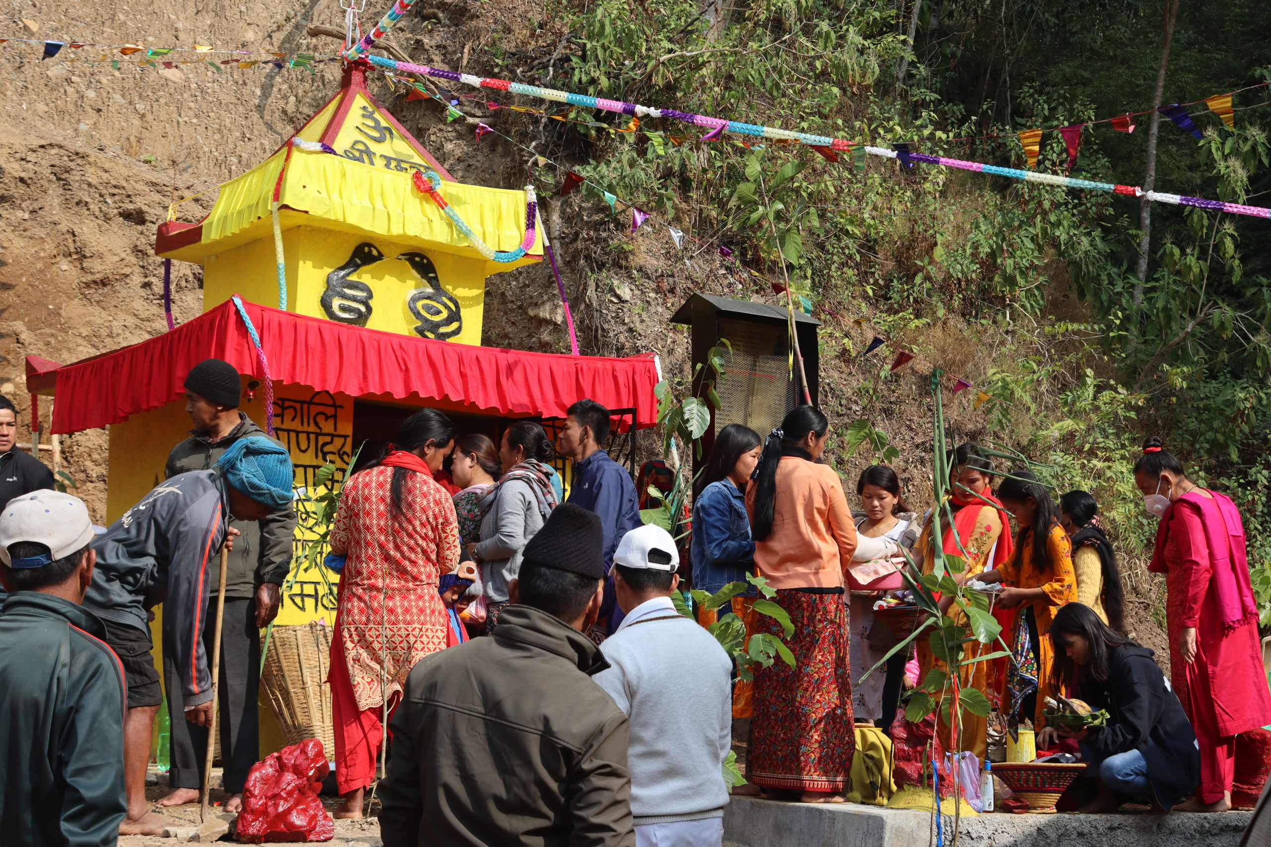 शिखरडाँडामा मन्दिर तथा किरियापुत्री घर उद्घाटन कार्यक्रम सम्पन्न