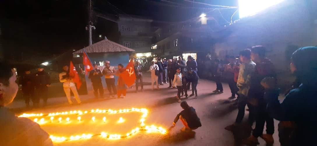 संसद विघटन सर्बोच्चले बदर गरेपछि पाल्पाको रामपुरमा दिप प्रज्ज्वलन