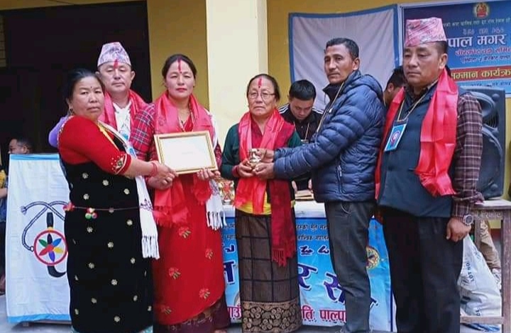 नेपाल मगर संघ वीरकोट वडा समितिले ग-यो सहयोगी सम्मान कार्यक्रम