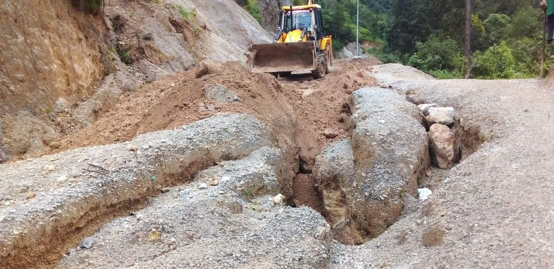 जल्पाका रोकीएका सडक हरु सुचारु ।।
