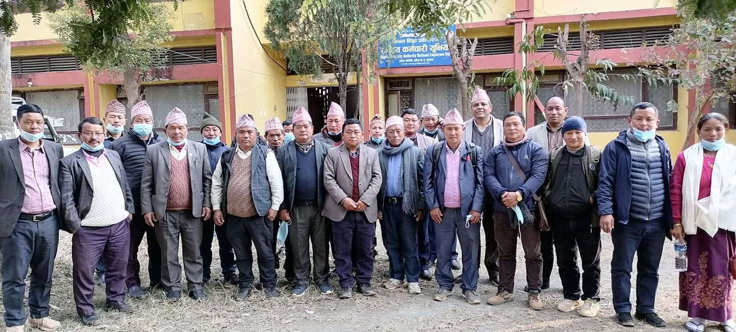 प्रदेश सांसद सहित निस्दीका जनप्रतिनिधि प्रादेशिक विद्युत कार्यालयमा ।