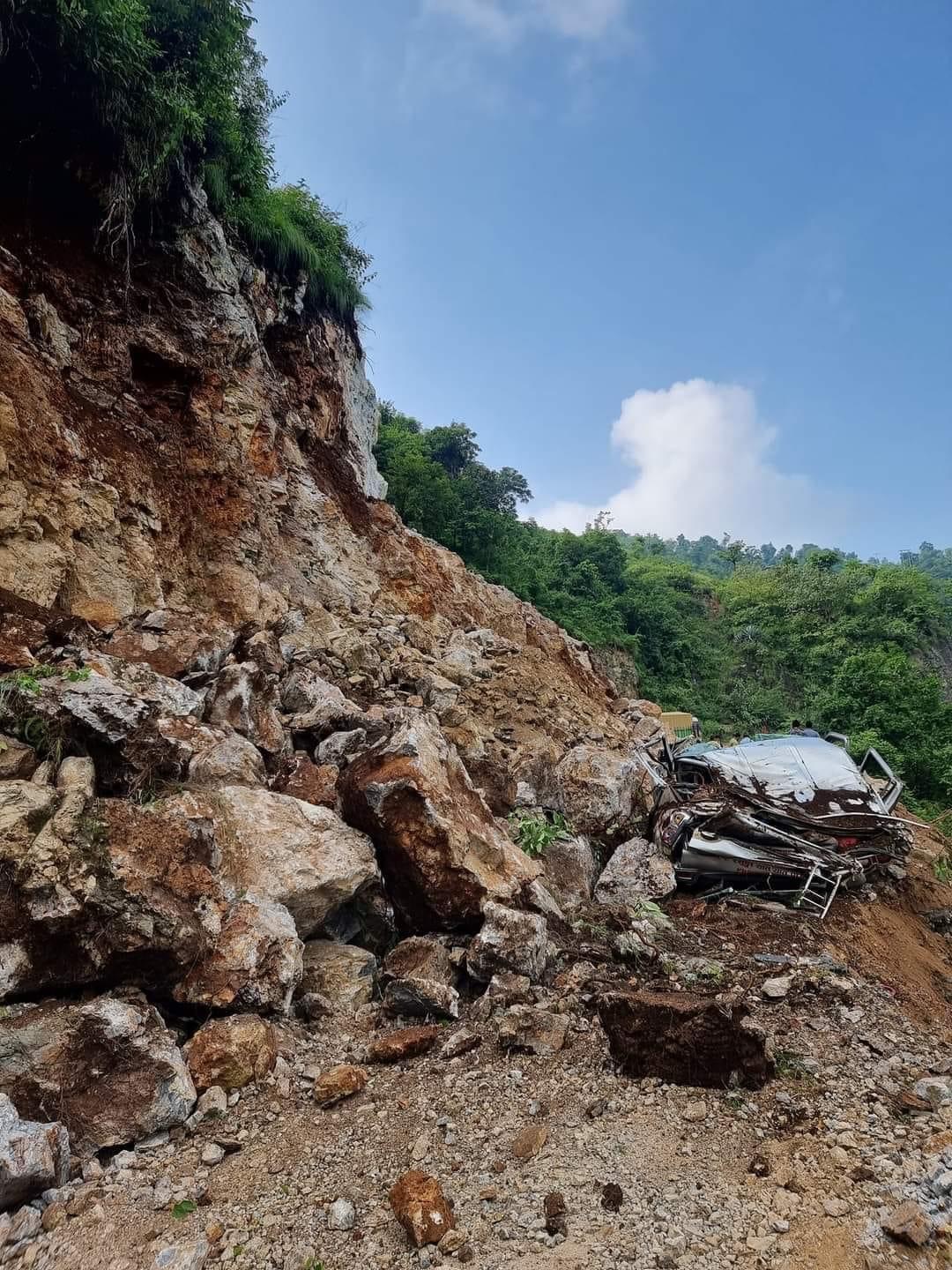 रिब्दिकोट देउराली पाल्पामा सुख्खा पहिरोले स्कर्पियो पुरिदा ४ उद्दार ४ बेपत्ता