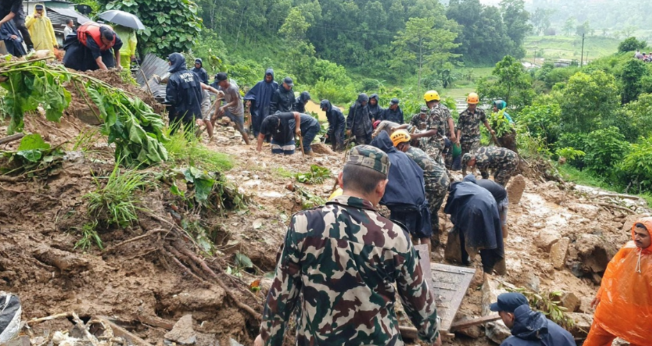 तनहुँमा पहिरोमा पुरिएर तीन जनाको मृत्यु,पुरै गाउँ शोकमा