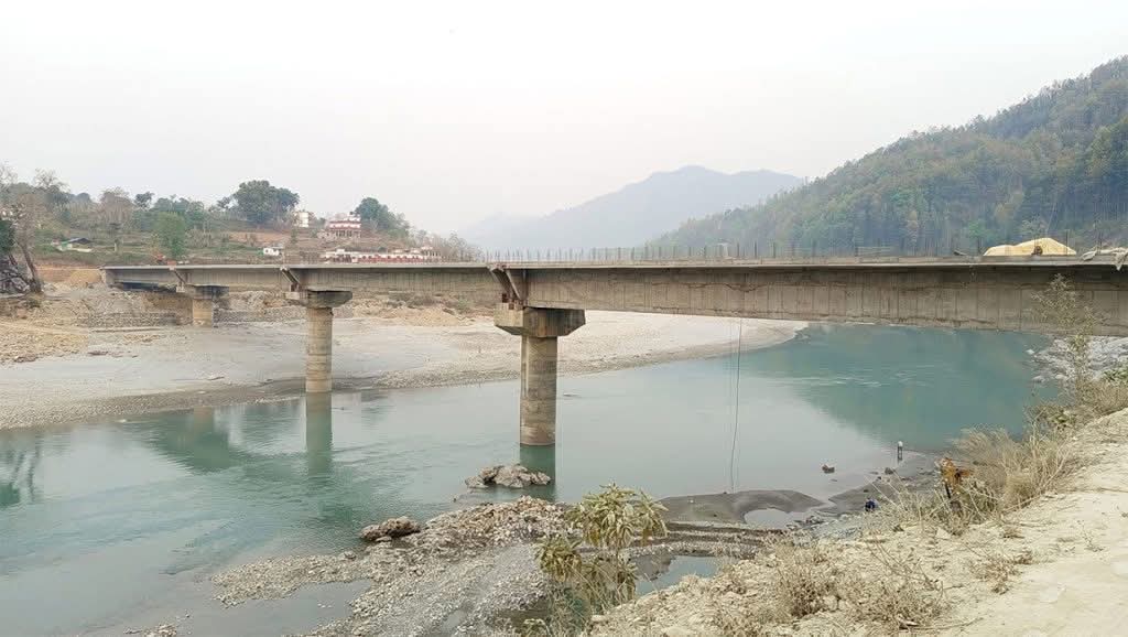 बन्‍यो दुई प्रदेश जोड्ने पक्की पुल, डेढ घण्टाको बाटो १५ मिनेटमा !!