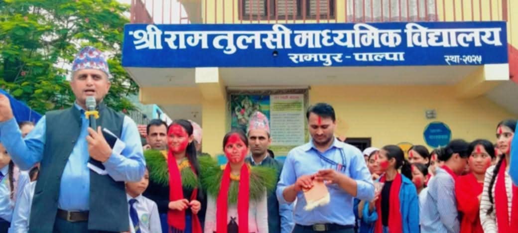 रामतुलसी माविद्वारा एसईई उर्त्तिण विद्यार्थीको बाजागाजा सहित सम्मान