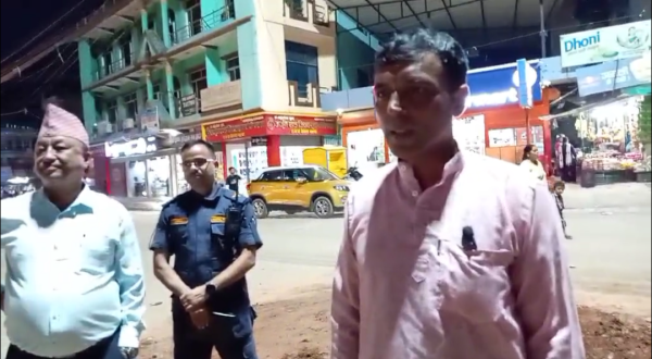 रामपुरको बेझाडमा हाइमास्ट लाइट बलेपछि स्थानीय हर्षित