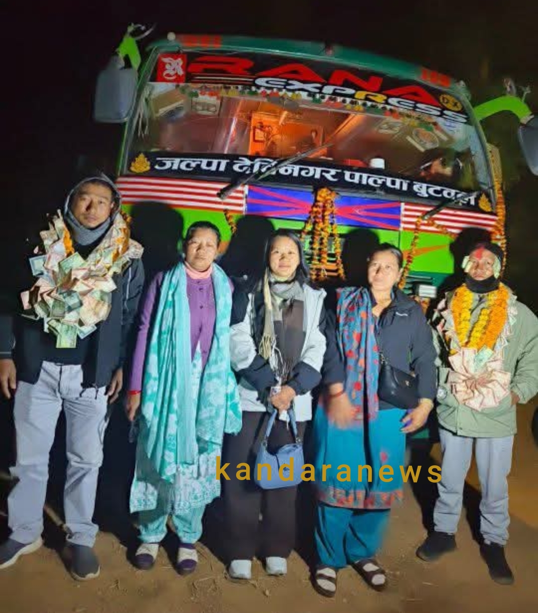 पाल्पाको समानसिङमा पहिलो पटक बस पुग्यो, चालकलाई पैसाको माला र अविरले भव्य स्वागत