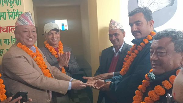 रोटरी क्लब अफ रामपुरद्वारा दरैठाँटी माविमा छात्रा शौचालय हस्तान्तरण