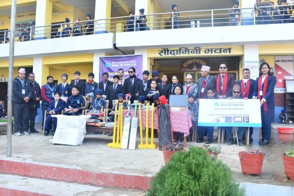 एसबीआई बैंक पाल्पा शाखाद्वारा दृष्टिबिहीन विद्यार्थीलाई शैक्षिक सामग्री सहयोग